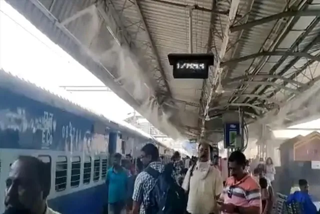 গরম থেকে বাঁচতে স্টেশনে বসলো কুলিং সিস্টেম