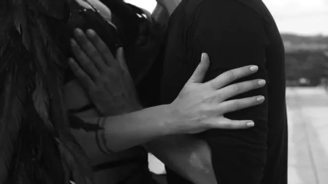 একটু ছোঁয়াতেই সঙ্গীকে উপভোগ করান চরম সুখ