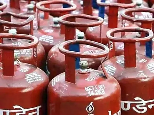 বছরের শেষে ফের বাড়ল গ্যাসের দাম