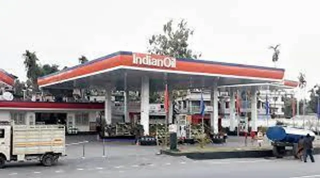 আন্তর্জাতিক বাজারে তেল সস্তা হলেও ভারতে পেট্রোল মহার্ঘ্যই