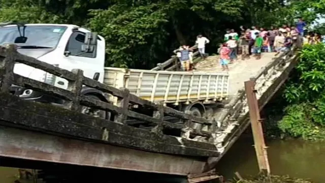 শিলিগুড়ির বালাসন নদীর ওপর অস্থায়ী সেতু ভেঙে বিপত্তি