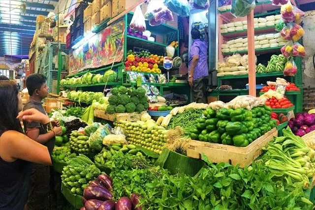 পকেটে টান মধ্যবিত্তের