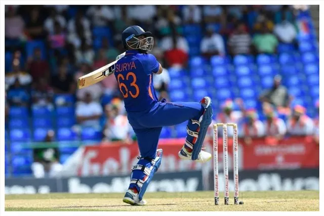 দাসুন শানাকার বলে আউট সূর্যকুমার যাদব