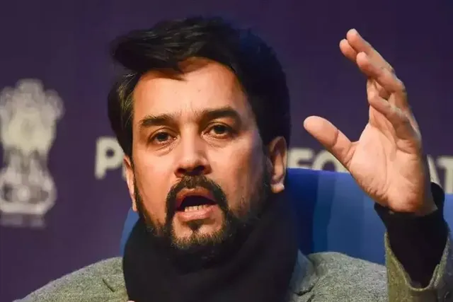 এবার কুস্তিগীরদের বিরুদ্ধে সুর চড়াচ্ছে কেন্দ্র!