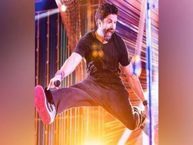 ফারহান আখতারকে জন্মদিনের শুভেচ্ছা জানালেন বলি সেলেবরা