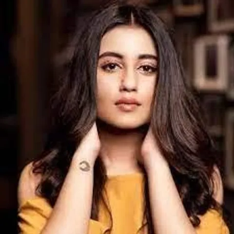 আবাদ বরবাদে মজেছেন স্বস্তিকা