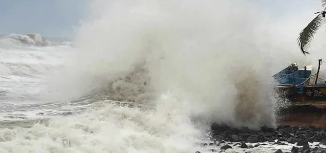 ওড়িশার দিকে বাঁক ঘূর্ণিঝড় অশনির! কলকাতা সহ জেলাগুলোতে ভারী বৃষ্টিপাতের সতর্কতা