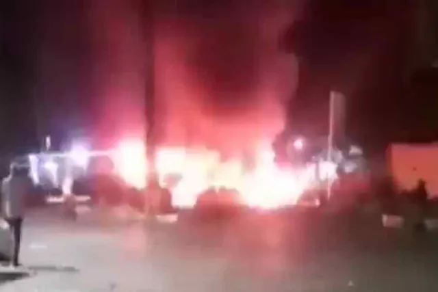 ইরান, আগুন জ্বালিয়ে বিক্ষোভ, দেখুন ভিডিও