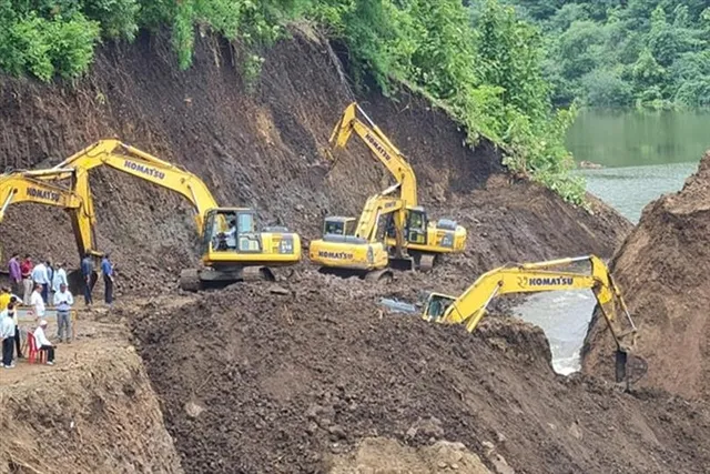 আশ্রয় শিবির থেকে ঘরে ফিরছেন গ্রামবাসীরা