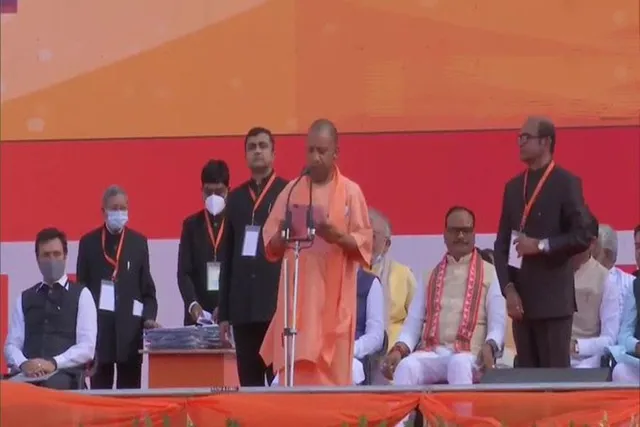 ফের মুখ্যমন্ত্রী হিসেবে শপথ নিলেন যোগী