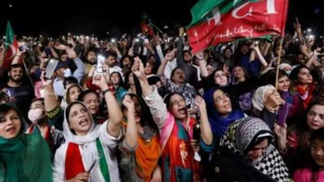 পদত্যাগ করতে চলেছেন ইমরান খানের দলের আইনপ্রণেতারা