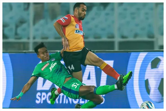 বিরতির আগে এগিয়ে ইস্টবেঙ্গল