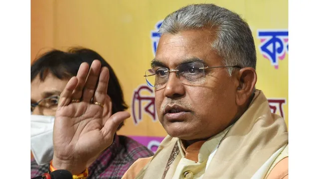 ভ্যাকসিন প্রতারণাকাণ্ড: ‘দেবাঞ্জনের সঙ্গে সবার যোগাযোগ’, তৃণমূলকে আক্রমণ দিলীপের