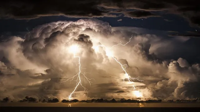 বৃষ্টির সংস্পর্শে সমতল থেকে পাহাড়, দুই ভারতেই জারি সতর্কতা