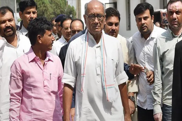 গেহলটের পর এবার নির্বাচন থেকে সরে দাঁড়ালেন দিগ্বিজয় সিং