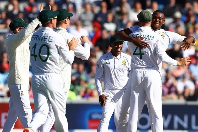 দক্ষিণ আফ্রিকার বিরুদ্ধে ঘুরে দাঁড়াচ্ছে ইংল্যান্ড