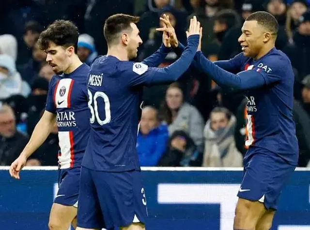 মেসির ৭০০তম গোলের রাতে এমবাপ্পের জোড়া গোল, পিএসজির জয়