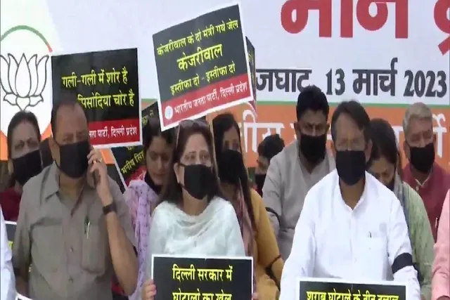 মুখ্যমন্ত্রীর পদত্যাগের দাবিতে নীরব প্রতিবাদ