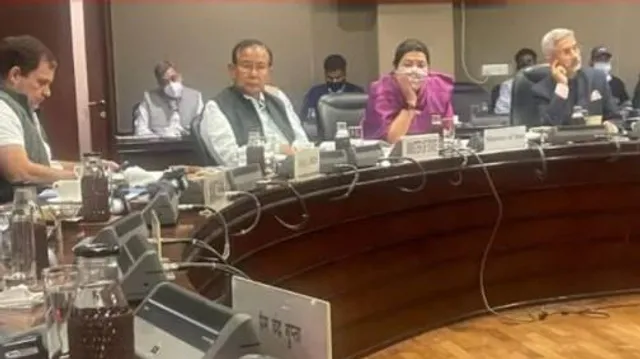 'আমরা আগে ভারতীয়..' ইউক্রেন পরিস্থিতি নিয়ে বৈঠকের পর টুইট শশীর!