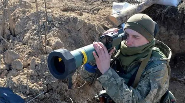 আমেরিকার কাছে রোজ ৫০০ ‘জ্যাভলিন’ চাইল ইউক্রেন