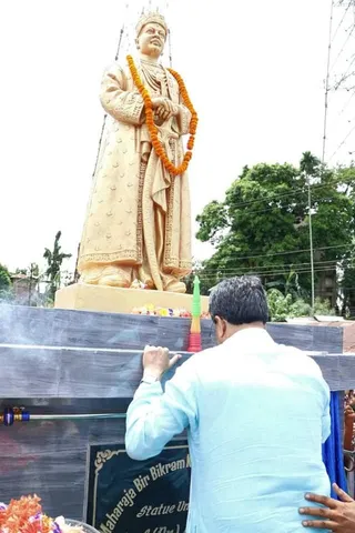 ত্রিপুরার মহারাজার মূর্তি উন্মোচন