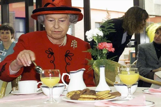 চিংড়ি মাছ খেতে বড্ড ভালোবাসতেন রানি, জানালেন দীর্ঘদিনের রাঁধুনি