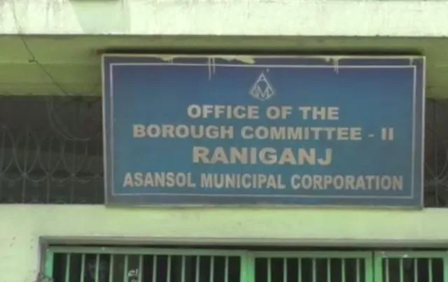 অবৈধ পাইপ লাইন সংযোগের বিরুদ্ধে অভিযান আসানসোল পুরনিগমের