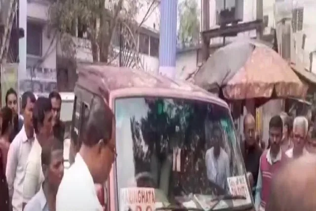 হরিণঘাটায় কেন্দ্রীয় প্রতিনিধি দলকে আটক বিজেপি কর্মী-সমর্থকদের