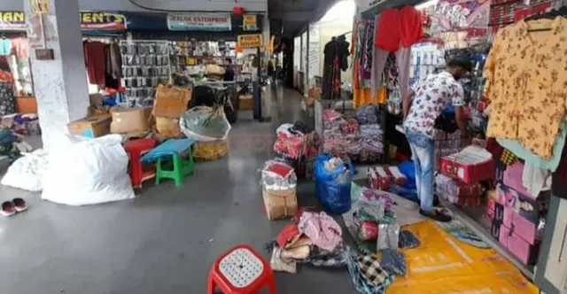 করোনা আবহে বৃহস্পতিবার দোকনপাট বন্ধ রাখার সিদ্ধান্ত মানল না বিধান মার্কেটের সমস্ত ব্যবসায়ী