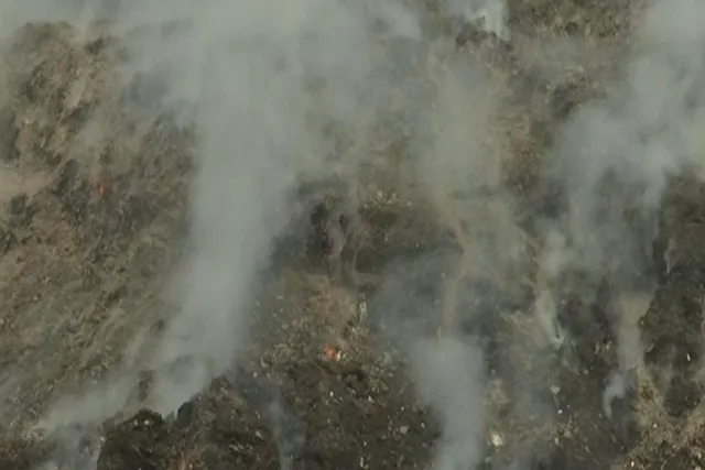 এখনও জ্বলছে ডাম্পিং ইয়ার্ড, শুরু শ্বাসকষ্ট