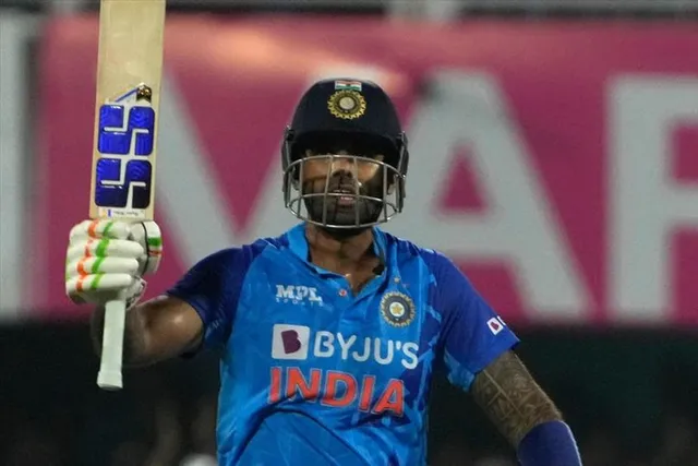 আউট সূর্যকুমার যাদব