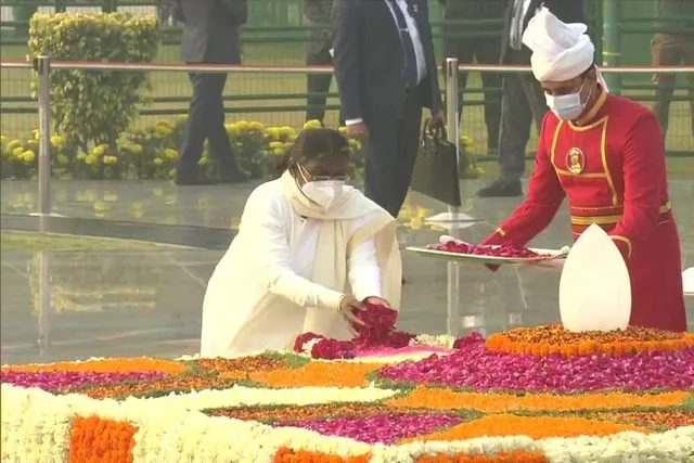 অটল বিহারী বাজপেয়ীর জন্মবার্ষিকীতে পুষ্পস্তবক অর্পণ রাষ্ট্রপতি, উপরাষ্ট্রপতি ও প্রধানমন্ত্রীর