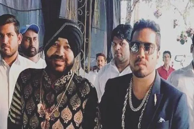 ভাঙা হল ৪টি খামারবাড়ি, দুটি দালের মেহেন্দি ও মিকার