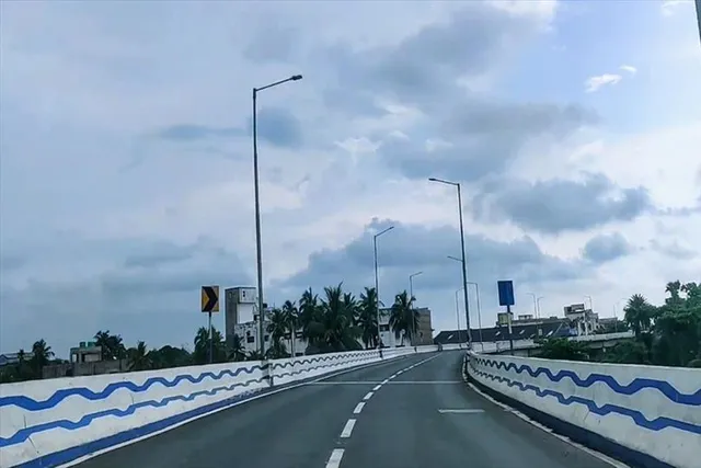 সম্প্রীতি উড়ালপুলে দুর্ঘনায় মৃত্যু বাইক আরোহীর