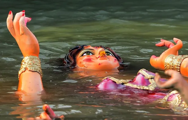 বিসর্জনকে কেন্দ্র করে দাঙ্গা