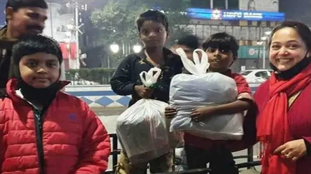 পথশিশুদের পাশে অপরাজিতা