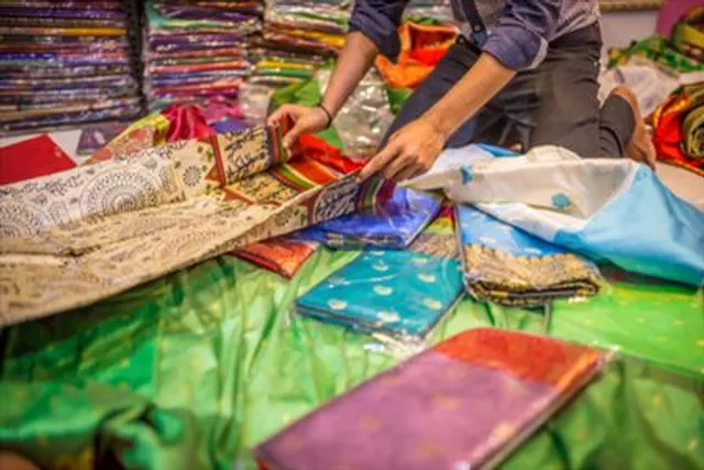 জেনে নিন কীভাবে যত্নে রাখবেন  আপনার সাধের সিল্কের শাড়ি!