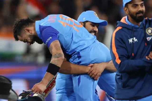 বিরাটকে কাঁধে তুলে রোহিতের উচ্ছ্বাস প্রকাশ