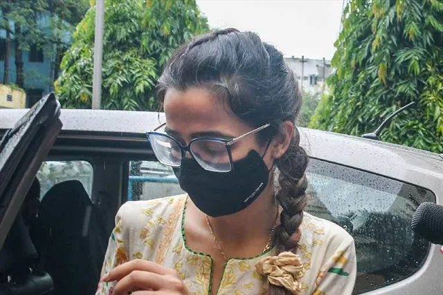 বিদেশযাত্রার অনুমতি চেয়ে হাইকোর্টের দ্বারস্থ হলেন শ্যালিকা মেনকা গম্ভীর