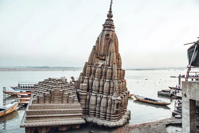 ৯ ডিগ্রি কোণে হেলে থাকে, চলে যায় জলের তলায়! আশ্চর্য এই শিবমন্দিরে গিয়েছেন?