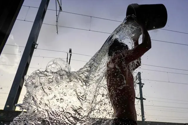 হাই অ্যালার্ট জারি, তাপমাত্রা পৌঁছাল ৪৮ ডিগ্রিতে