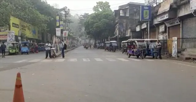 বনধ সফল করতে ঝাড়গ্রামের রাস্তায় বাম কর্মীরা