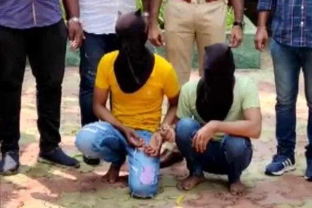 ৬৮ টি এটিএম কার্ড সহ গ্রেফতার ২