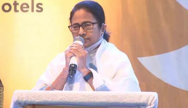 ওমিক্রন নিয়ে সতর্ক করলেন মমতা