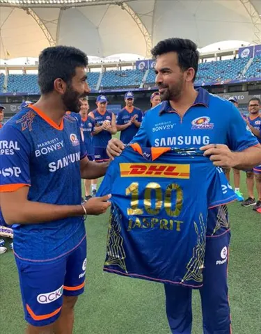 বিশেষ জার্সিতে বুমরা