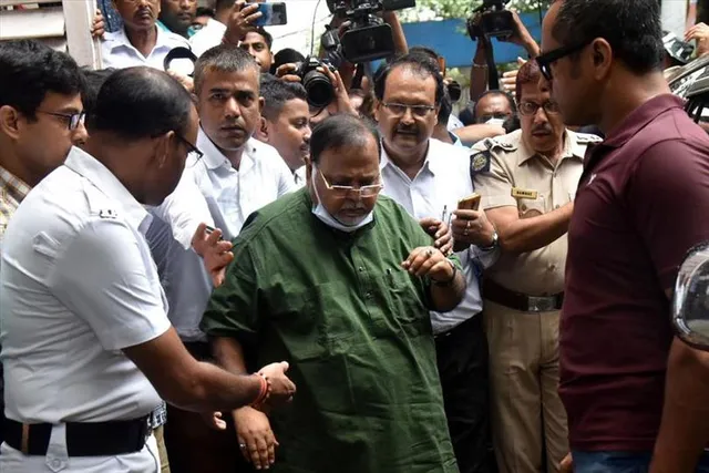 বিভিন্ন উপায়ে সম্পত্তি বৃদ্ধি করেছিলেন পার্থ