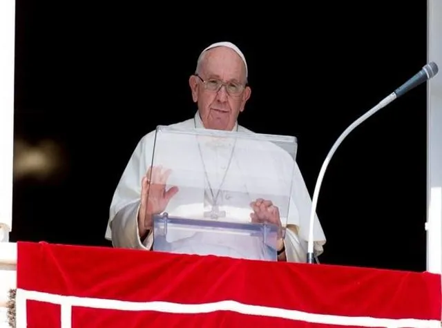 পোপ ফ্রান্সিস বড়দিনের বার্তায় ইউক্রেনে "অর্থহীন যুদ্ধ" বন্ধ করার আহ্বান জানিয়েছেন