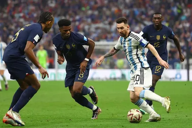 চৌমেনি, কোমান এবং মুয়ানিকে সোশ্যাল মিডিয়ায় কটূক্তি ফ্রান্স সমর্থকদের