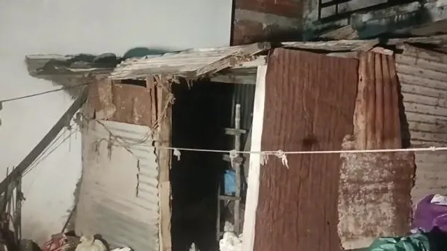 ভূমিকম্পে পুঞ্চ শহরের একটি বাড়ির সীমানা প্রাচীর ও ১৩ সেট ক্ষতিগ্রস্ত