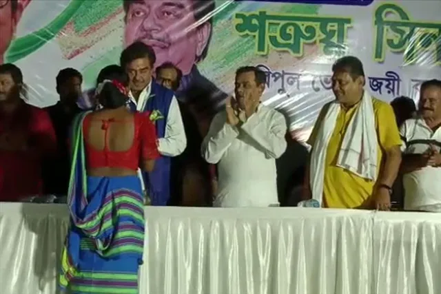 প্রচারে ঝড় তুললেন শত্রুঘ্ন সিনহা